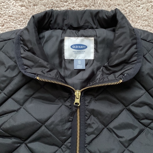 ✅SOLD Black Quilted Vest - Picture 2 of 4